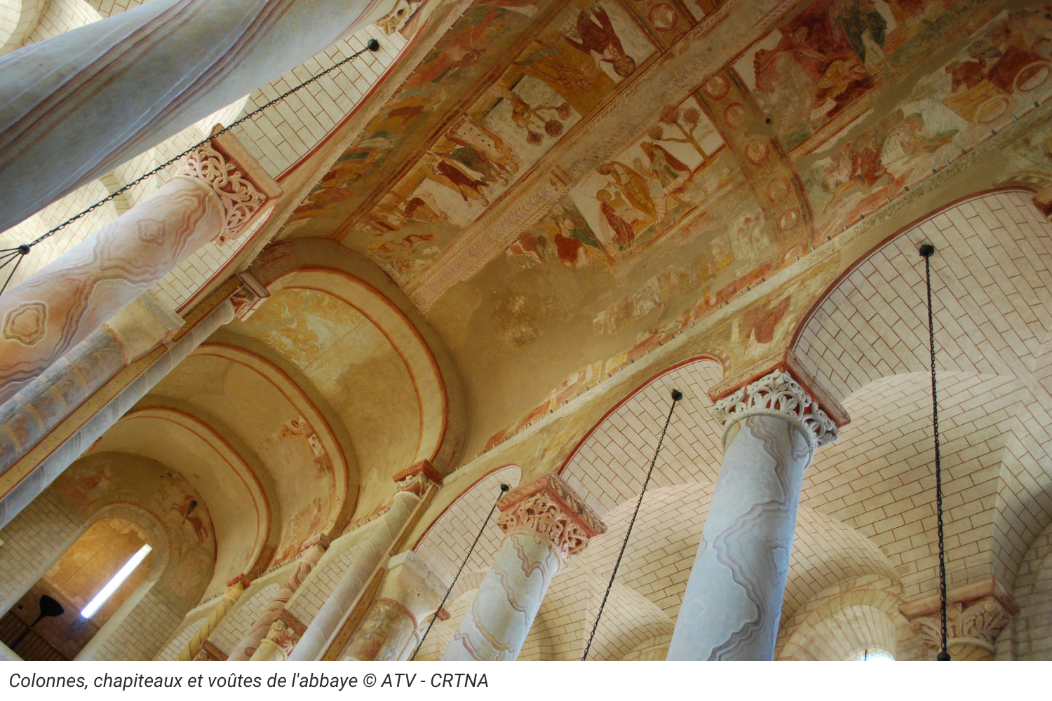 Colonnes, chapiteaux et voûtes de l'abbaye Copyright-ATV-CRTNA