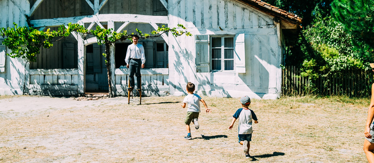 Enfants écomusée de Marquèze ©Sébastien Chebassier