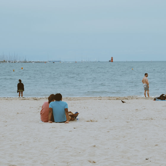 De Sarlat à la côte atlantique : un voyage dans le temps avec Uwa Scholz