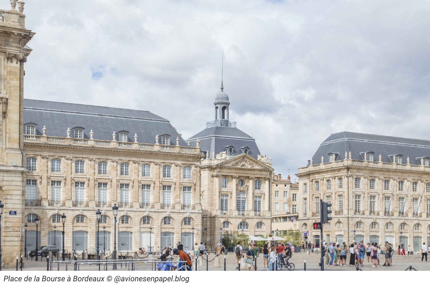 04. Place de la Bourse à Bordeaux ©avionesenpapel.blog