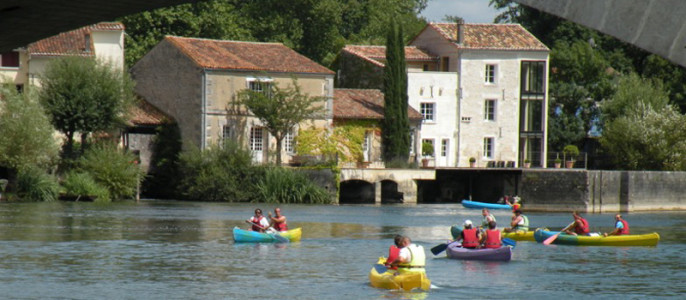 photo 2 moulins avec canoës - copie - crédit jarnac sports canoe kayak-800