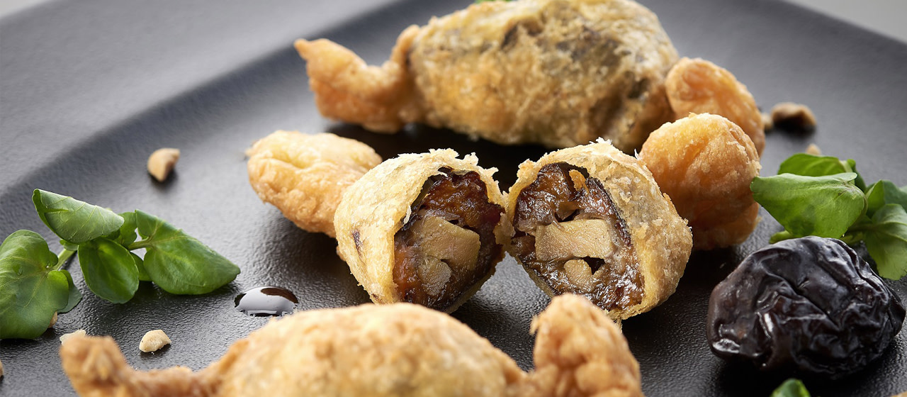 Bonbons de pruneaux d’Agen, farcis de foie gras et oignons, cresson d’Aquitaine