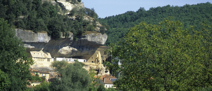 Les Eyzies de Tayac et son musée International de la Préhistoire situe en bordure de la Vezere