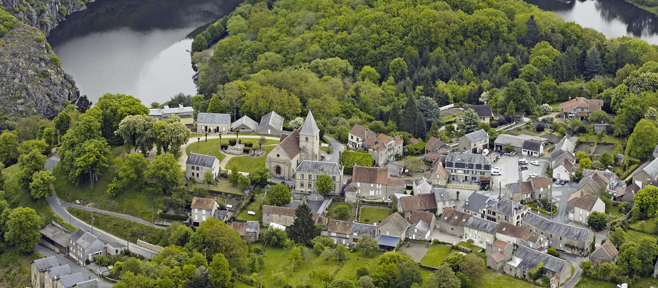 Le village de Crozant en Creuse - Vallée des peintres