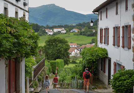 Promenade dans les rues de Sare