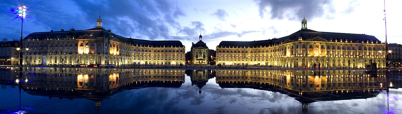 Vue nocturne de la Place de la Bourse - Bordeaux