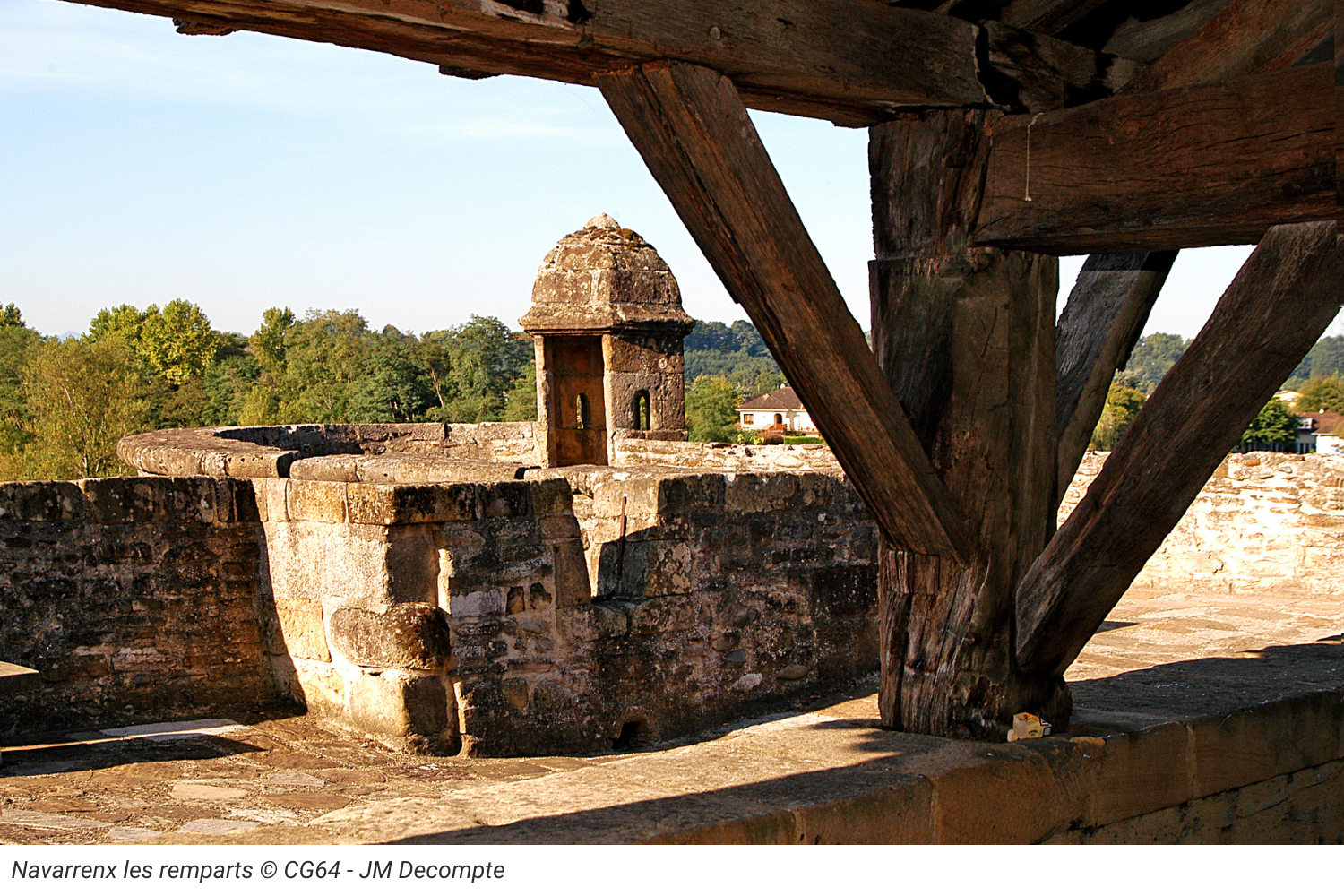 Navarrenx les remparts © CG64 - JM Decompte