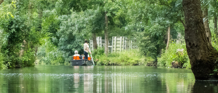 Barque dans le Marais poitevin.