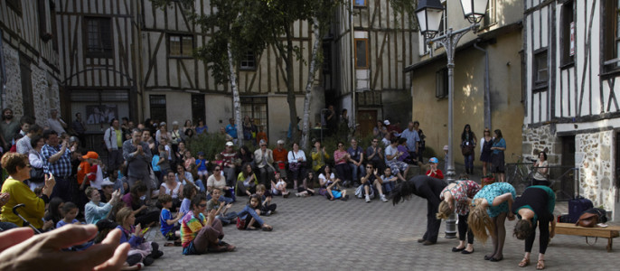 Copyright-G Villegier-CRT Limousin G Villegier-CRT Limousin G. Villegier-CRT Limousin-spectacle de rue au coeur de Limoges-3467-800