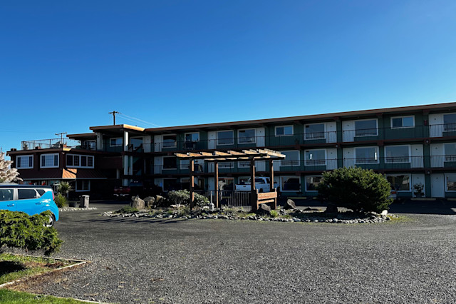 The Westport Inn & Cabins Hotel