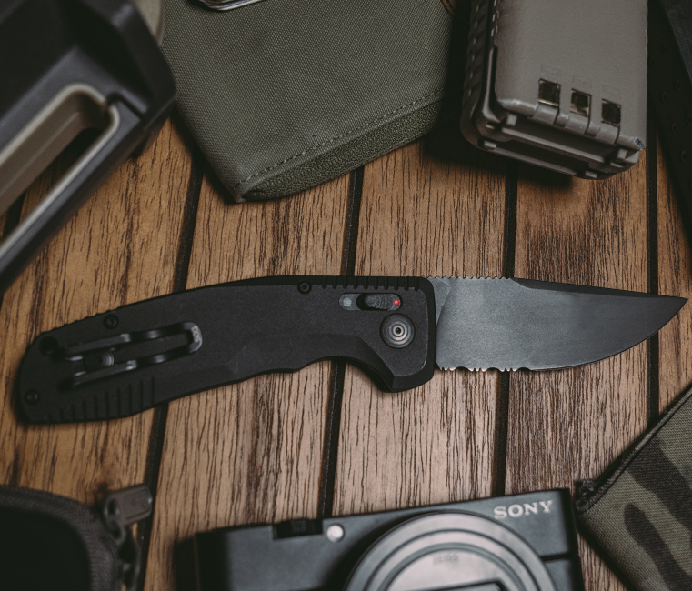 Things That Don't Suck: SOG SOG-TAC AU Compact Auto Knife - The