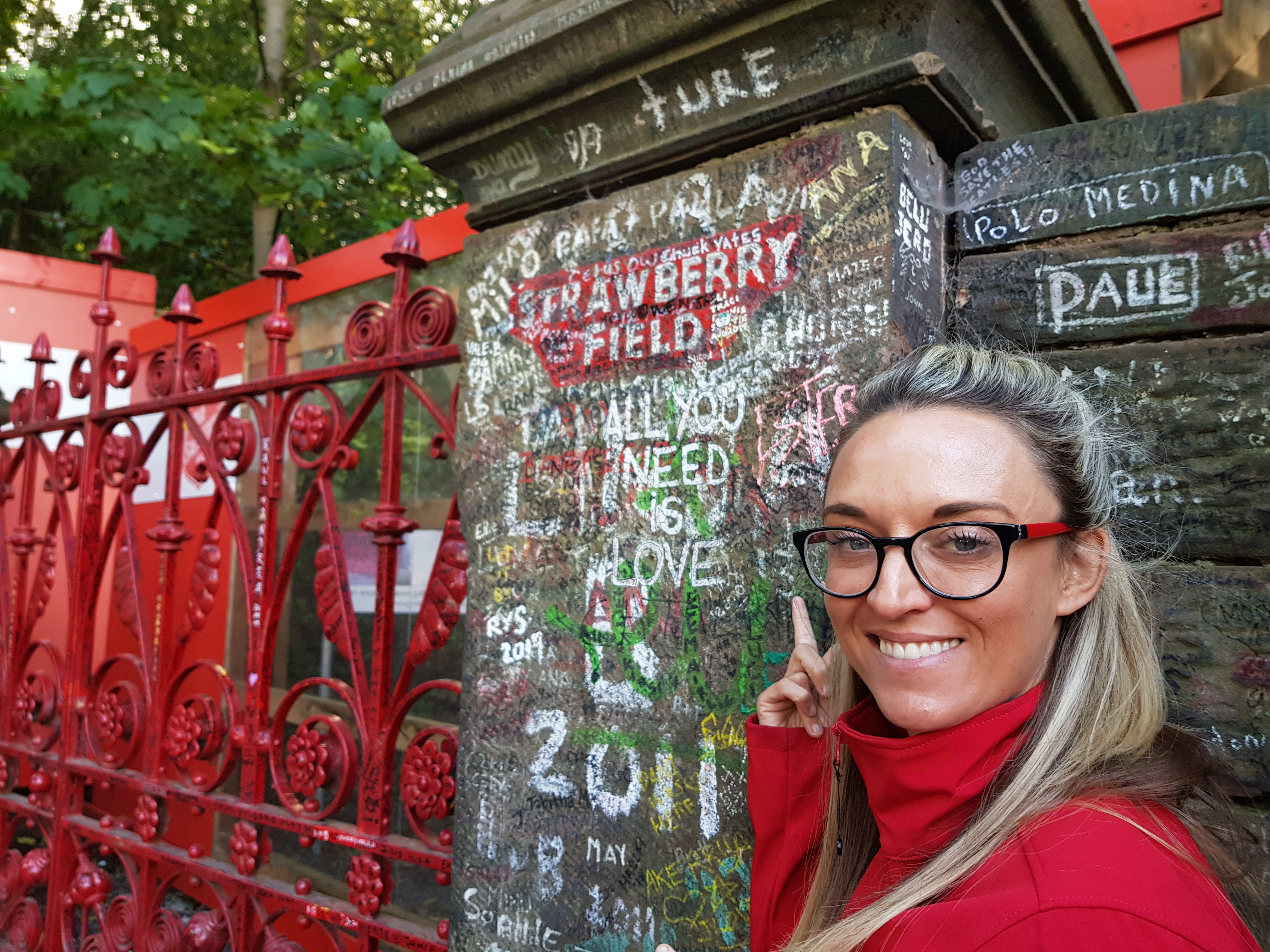 expat-explore-tour-leader-laura-strawberry-field