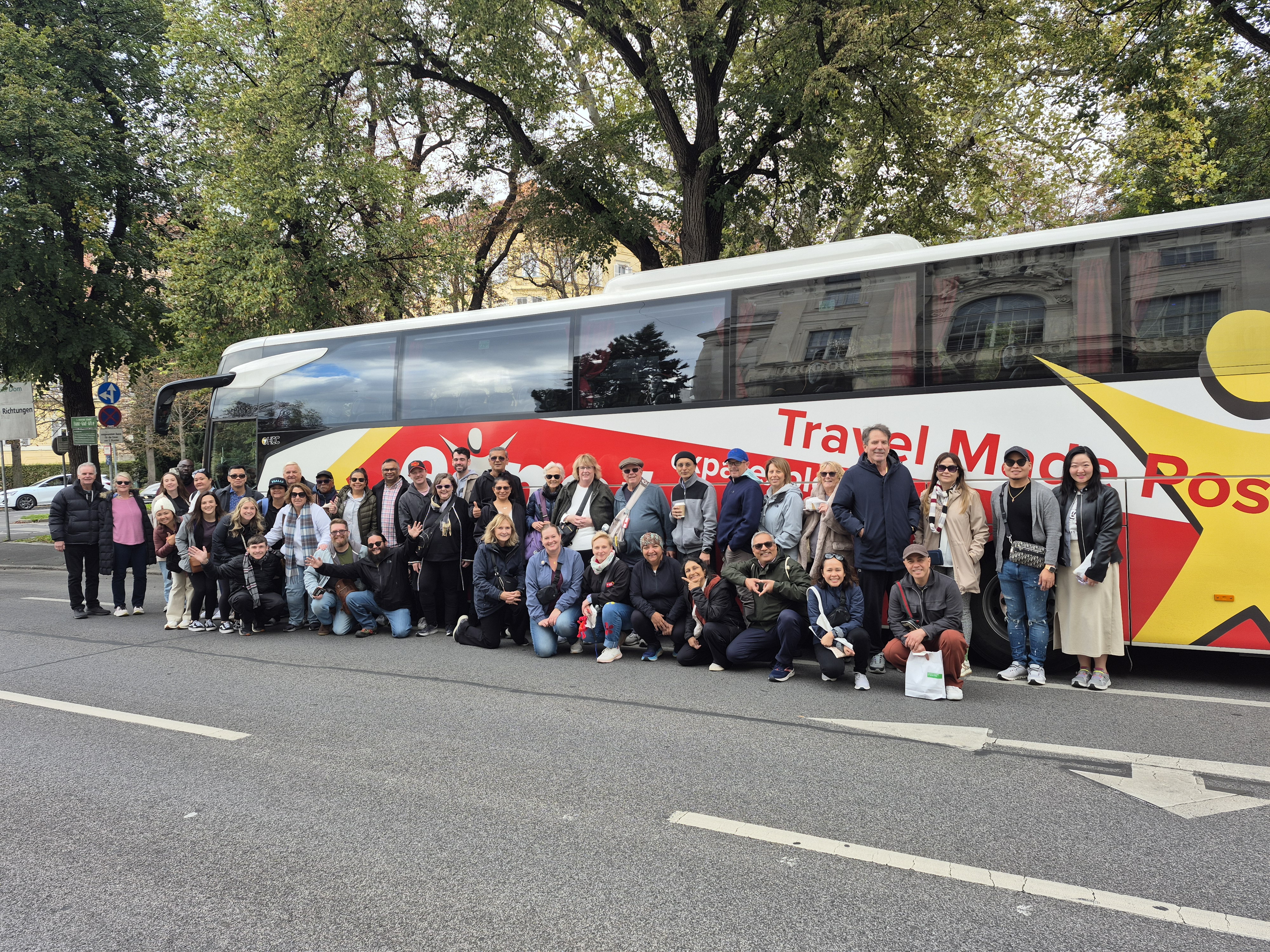 expat-explore-tour-leader-kinga-coach.group
