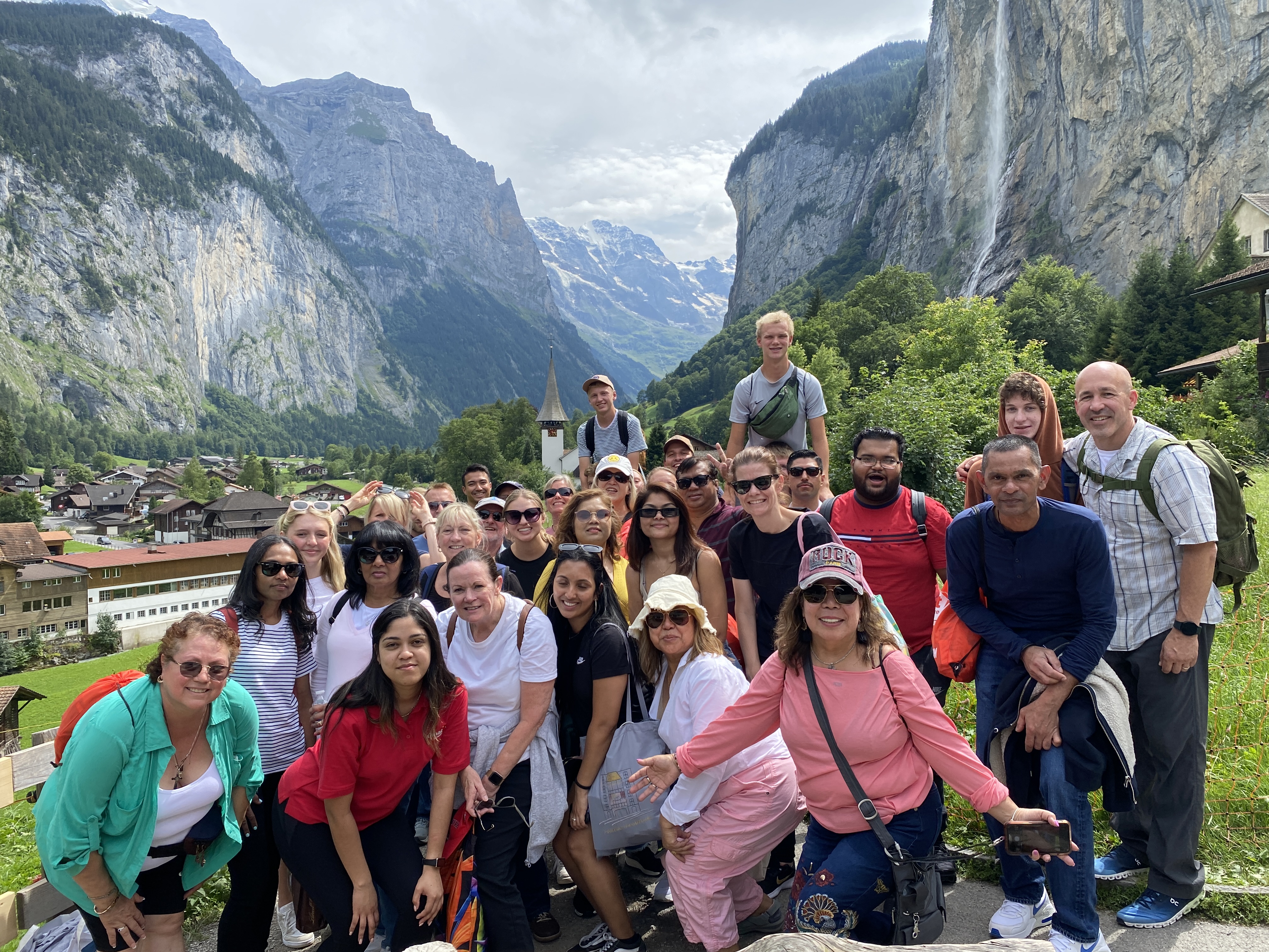 lauterbrunnen-jungfrau-region-switzerland-group-photo-instagram-travelingdepression