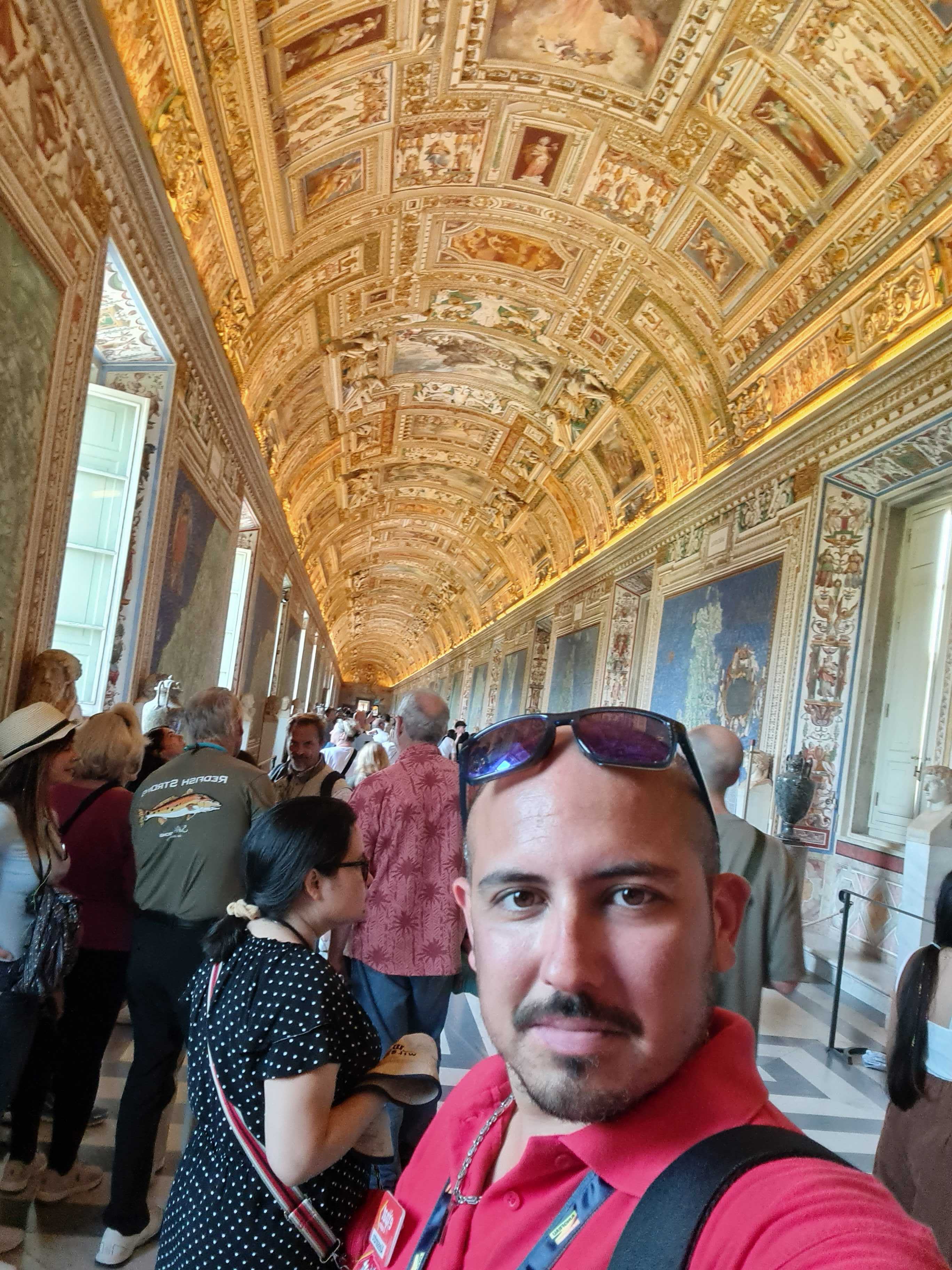 expat-explore-tour-leader-alessandro-museum