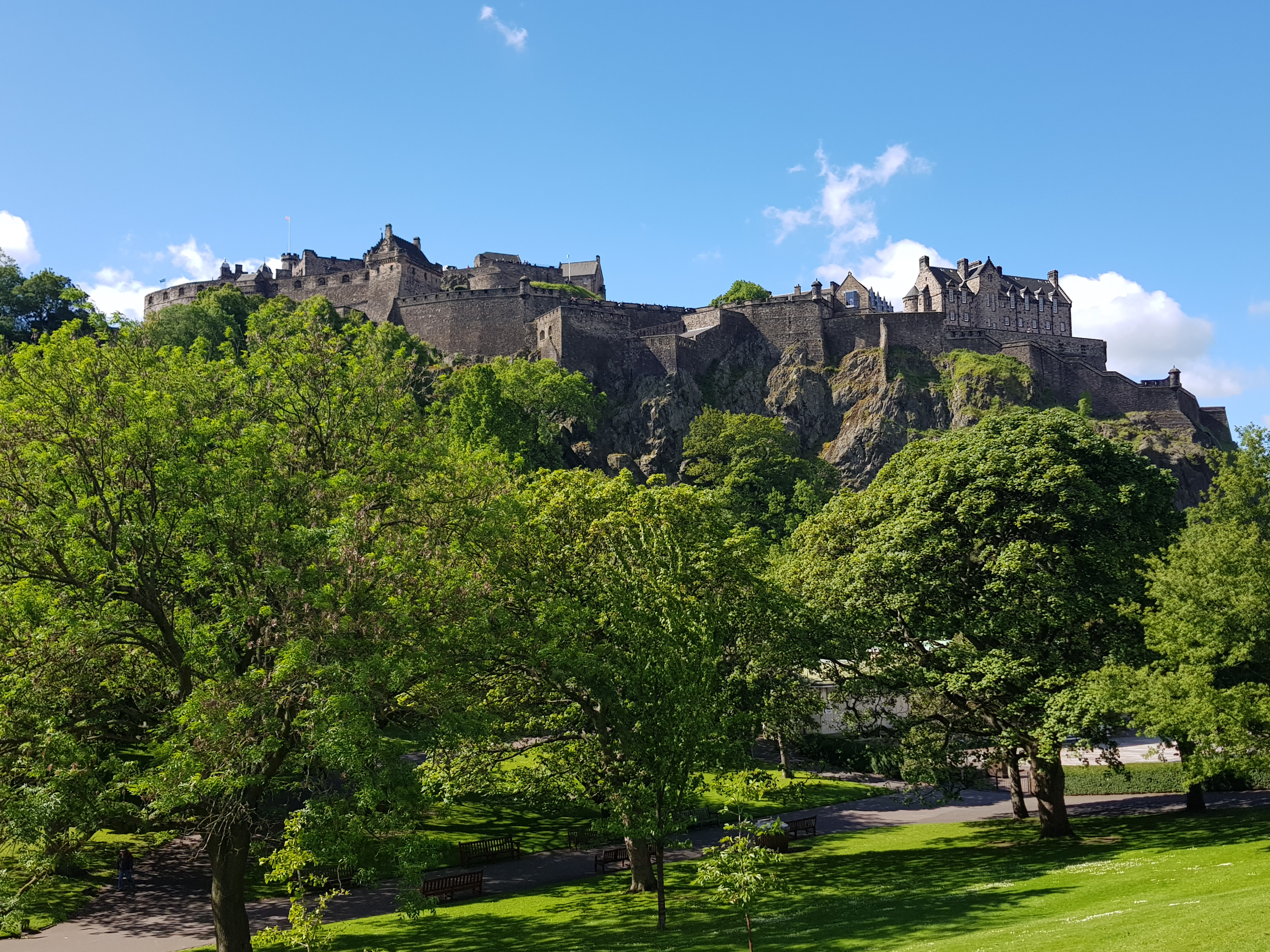 expat-explore-tour-leader-laura-edinburgh-castle