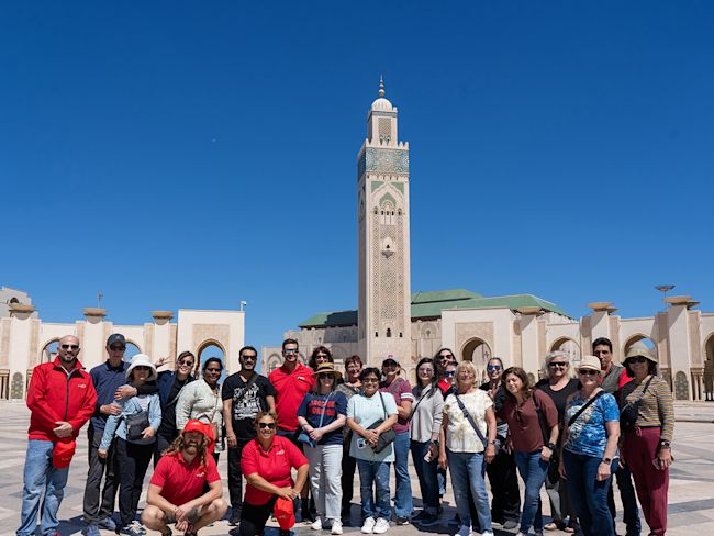 //images.ctfassets.net/zggpk8714k6l/3oZ0zrpep8kSxzEcOUTU9F/184a1649ac245d5081cdb4402ca76b36/casablanca-expat-explore-group-photo-morocco-instagram-_expatexplore.jpg