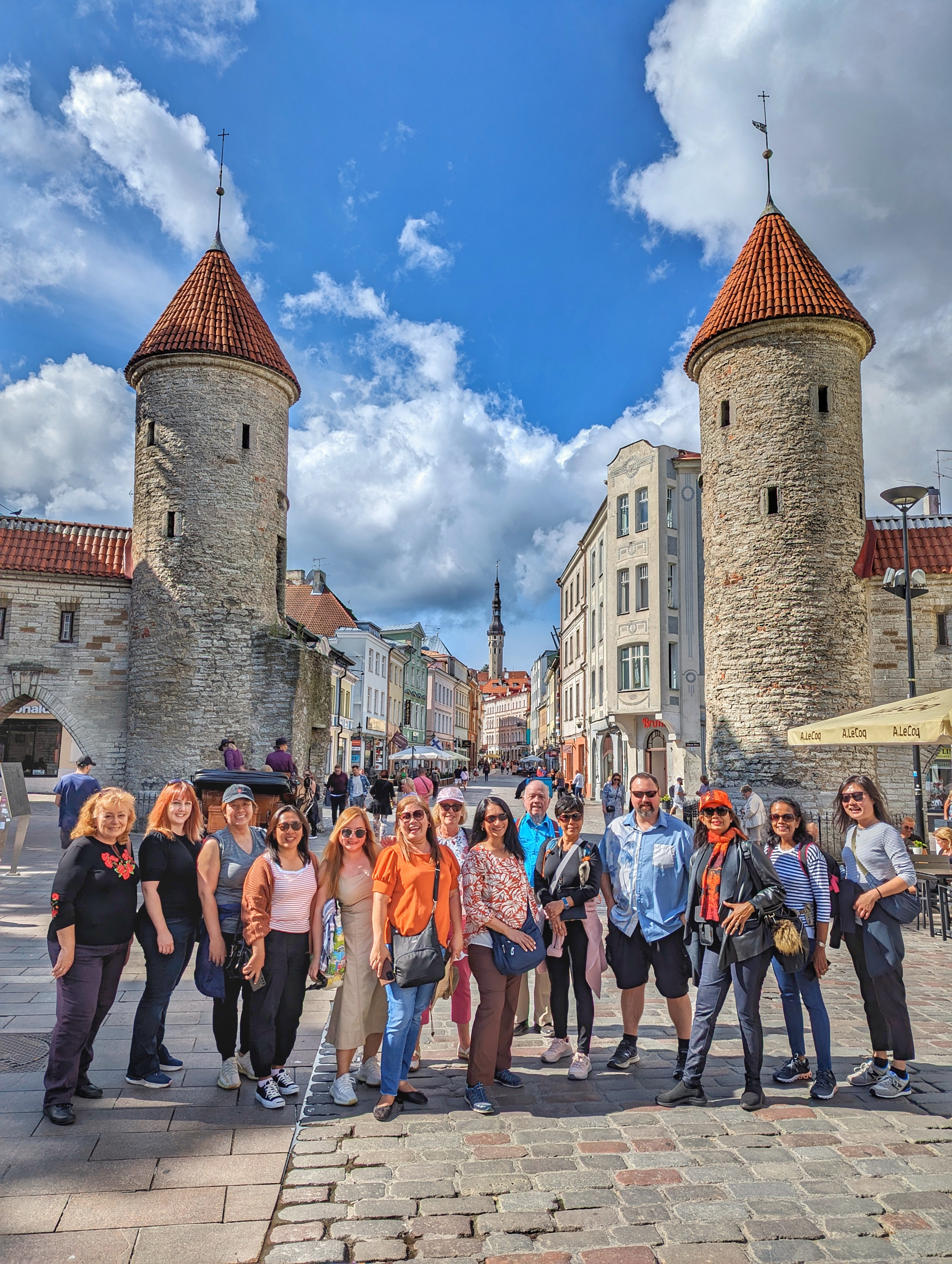 expat-explore-tour-leader-matt-tallin-old-town