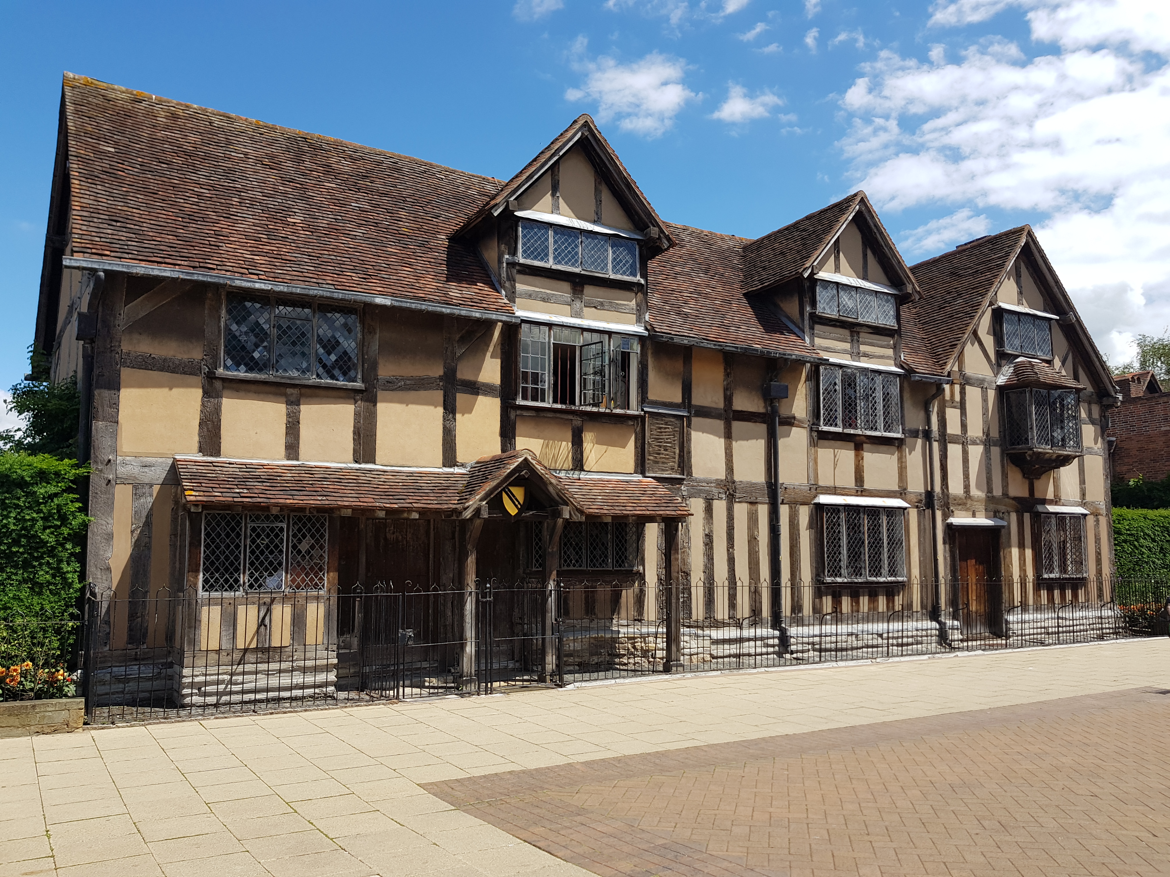 expat-explore-tour-leader-laura-shakespeares-house