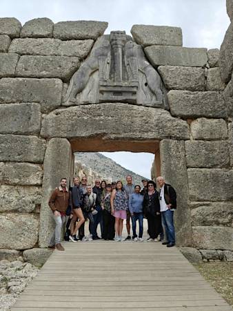 Dimos on tour
