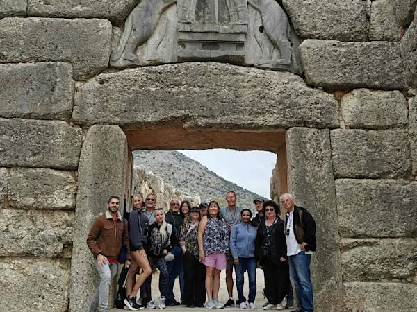 Dimos on tour