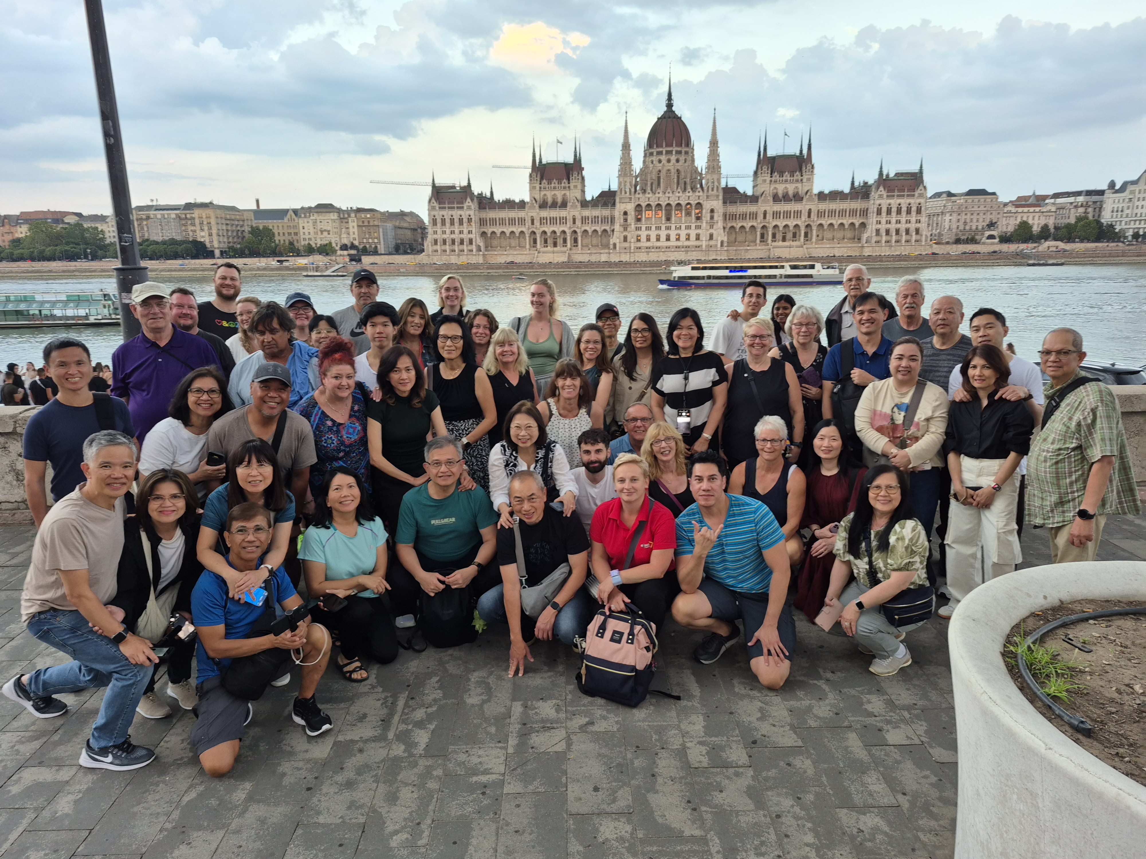 expat-explore-tour-leader-kinga-budapest-group