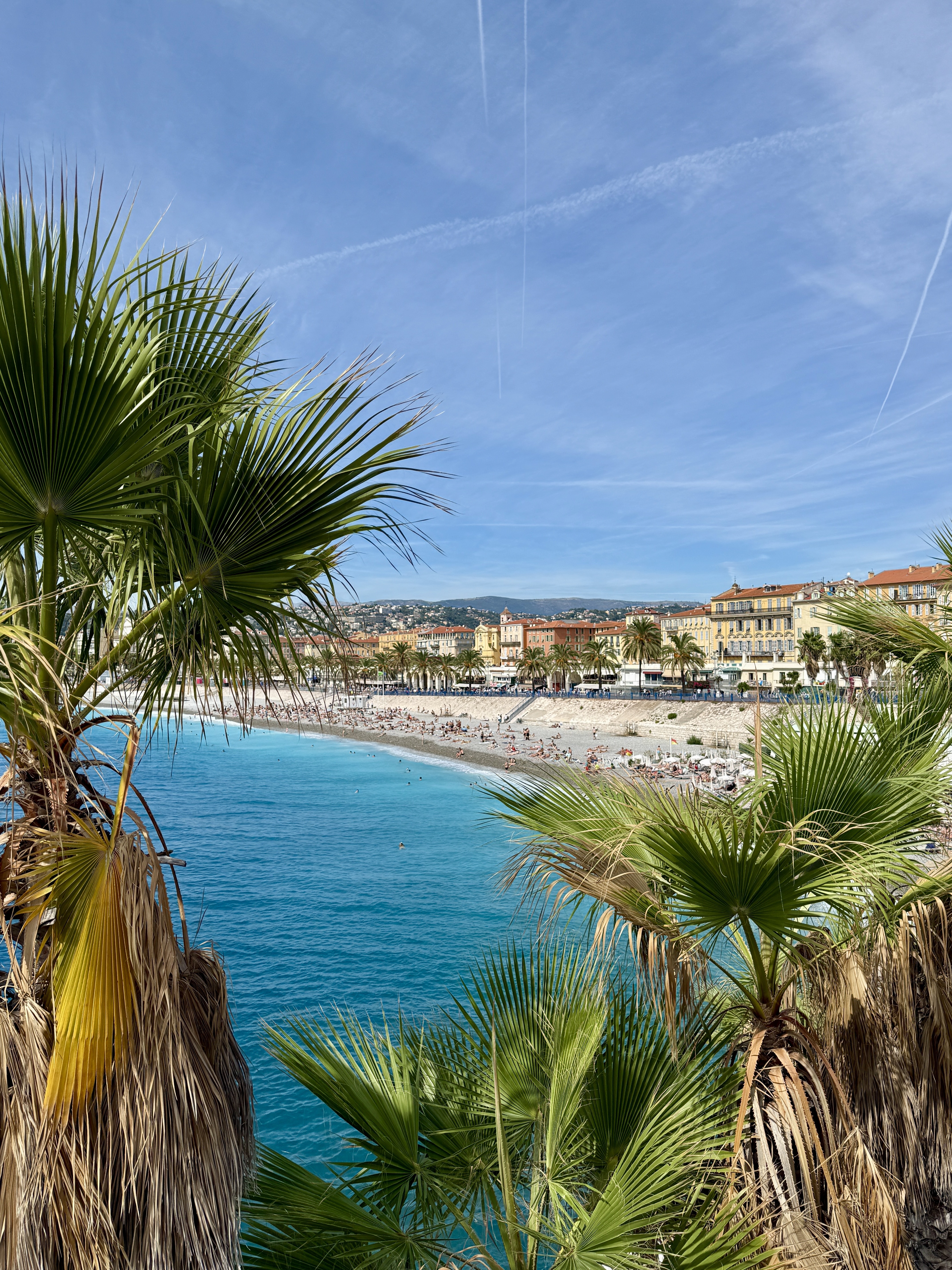 expat-explore-travelindepression-nice-beach