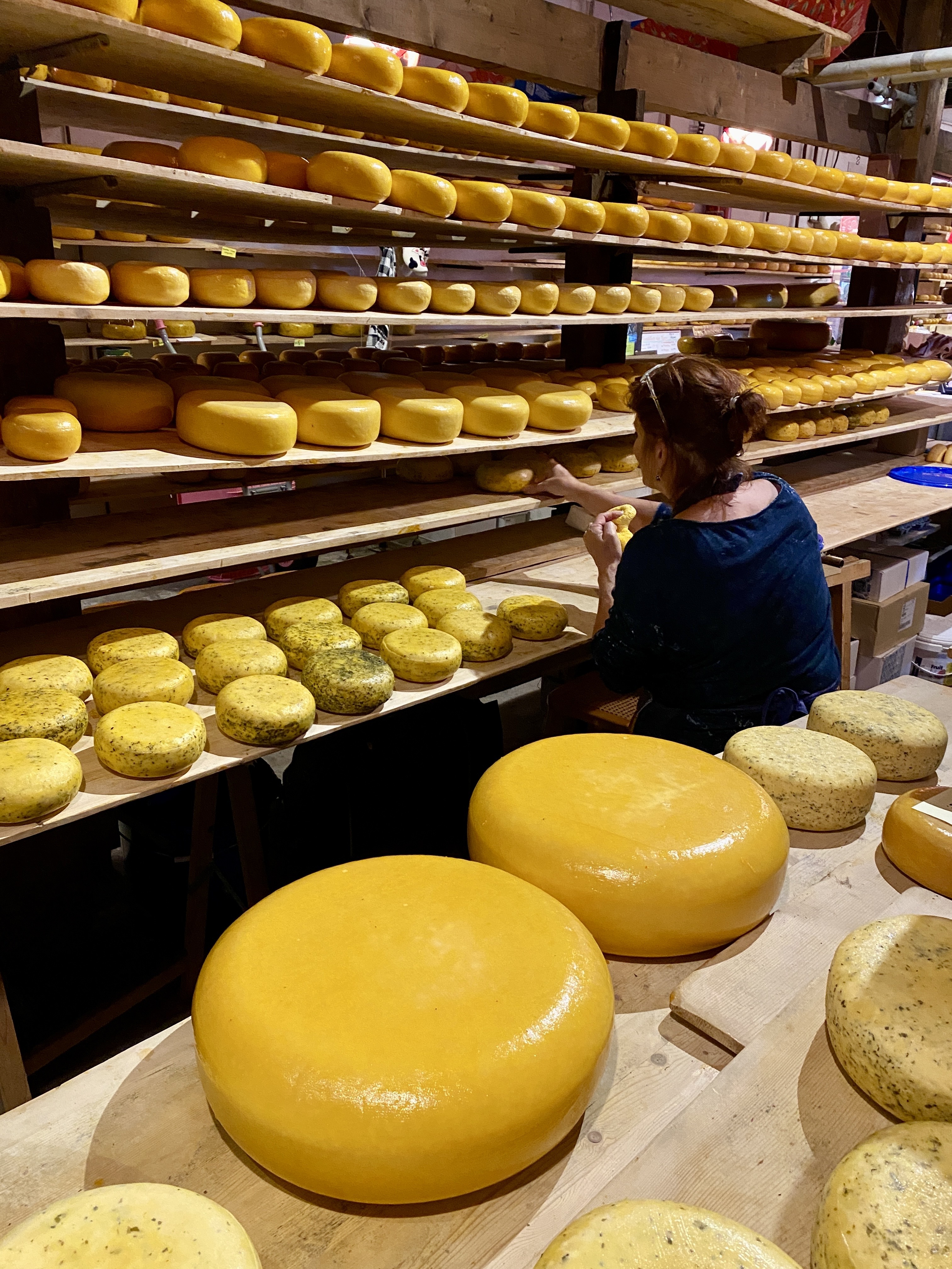 expat-explore-travelindepression-dutch-cheese