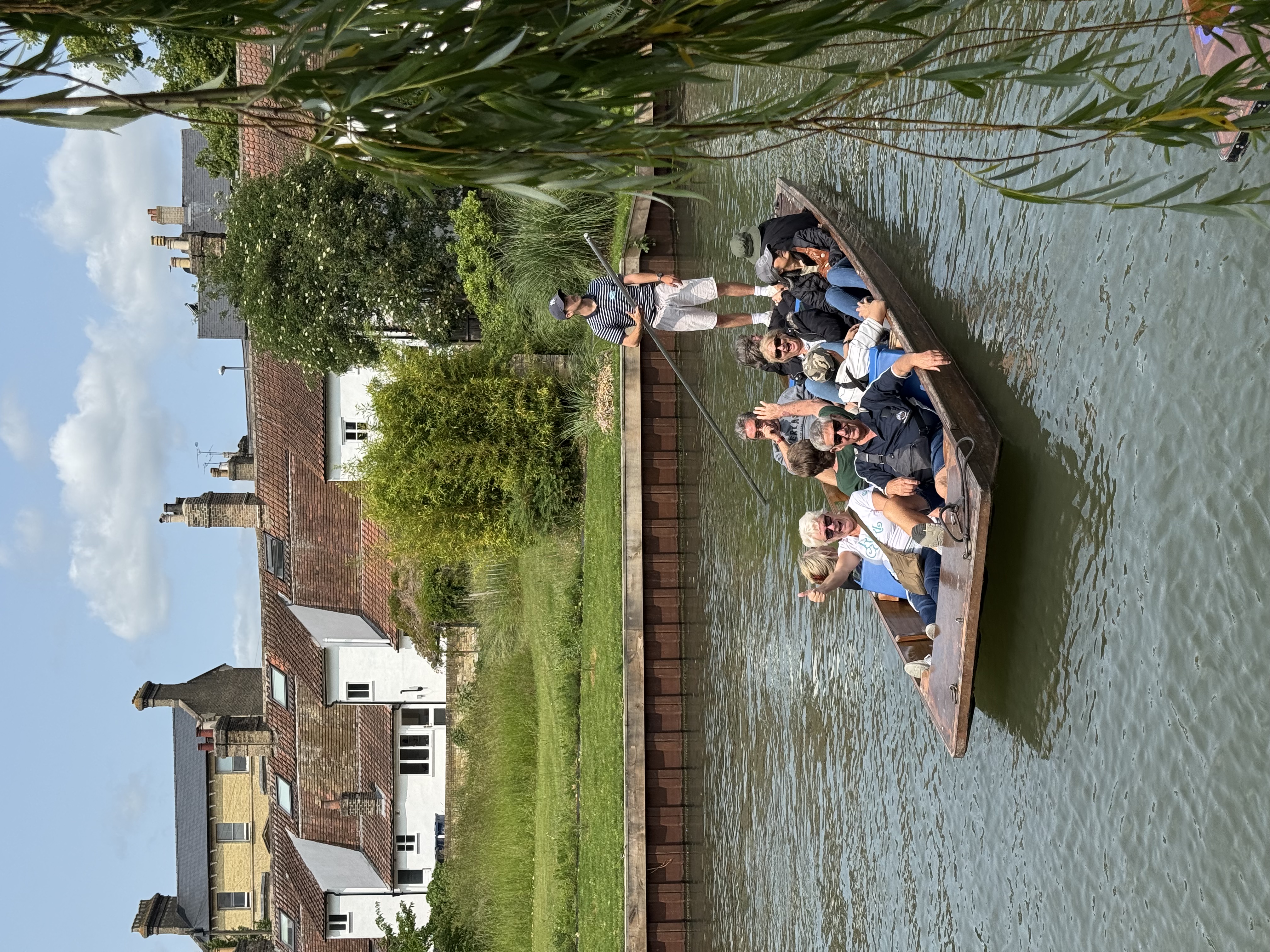 expat-explore-tour-leader-tips-travel-experts-adriana-uk-ireland (4)