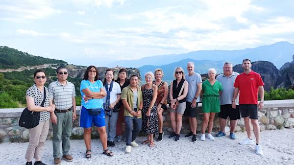 Dimos on tour