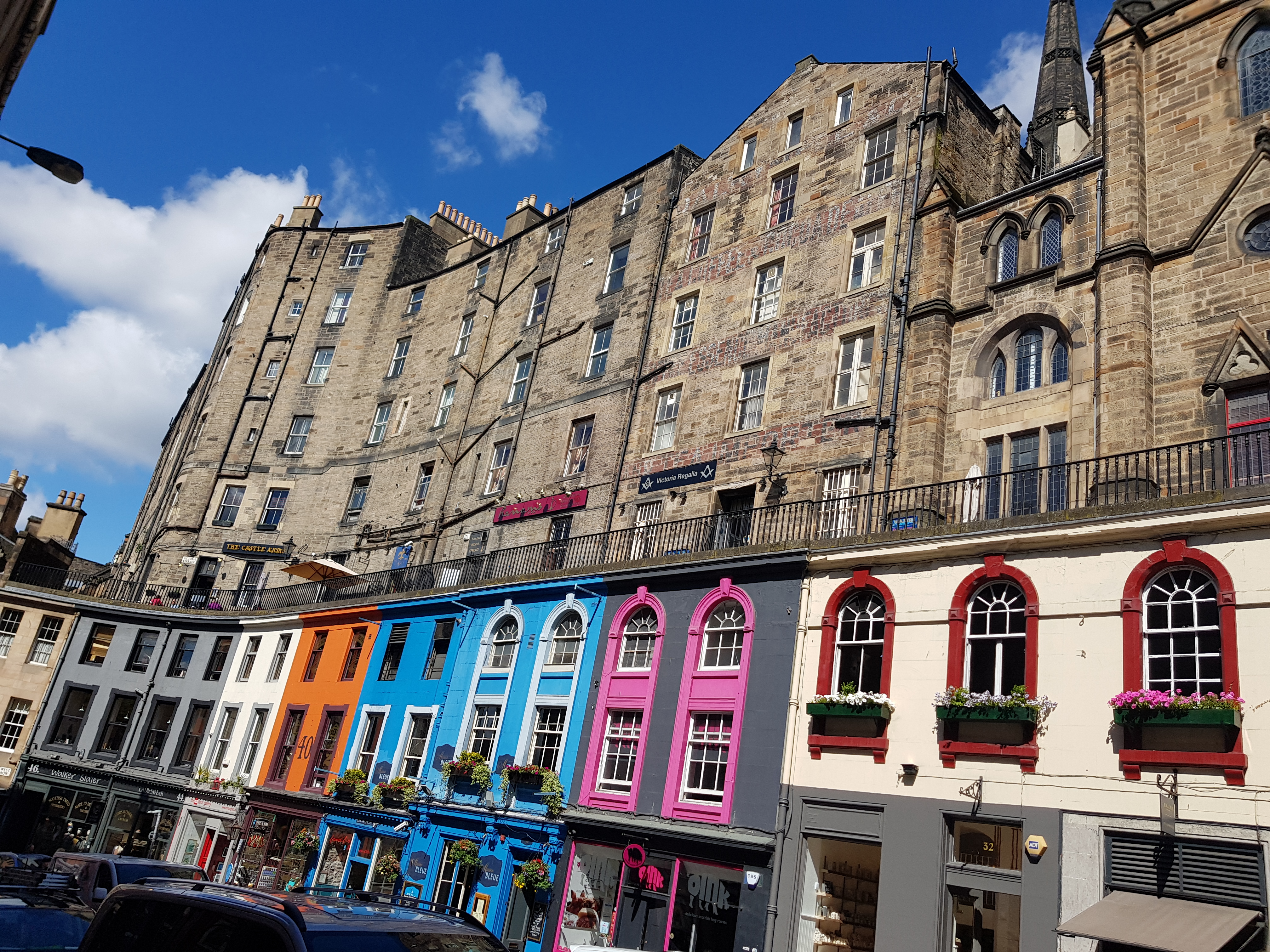 expat-explore-tour-leader-laura-edinburgh-street