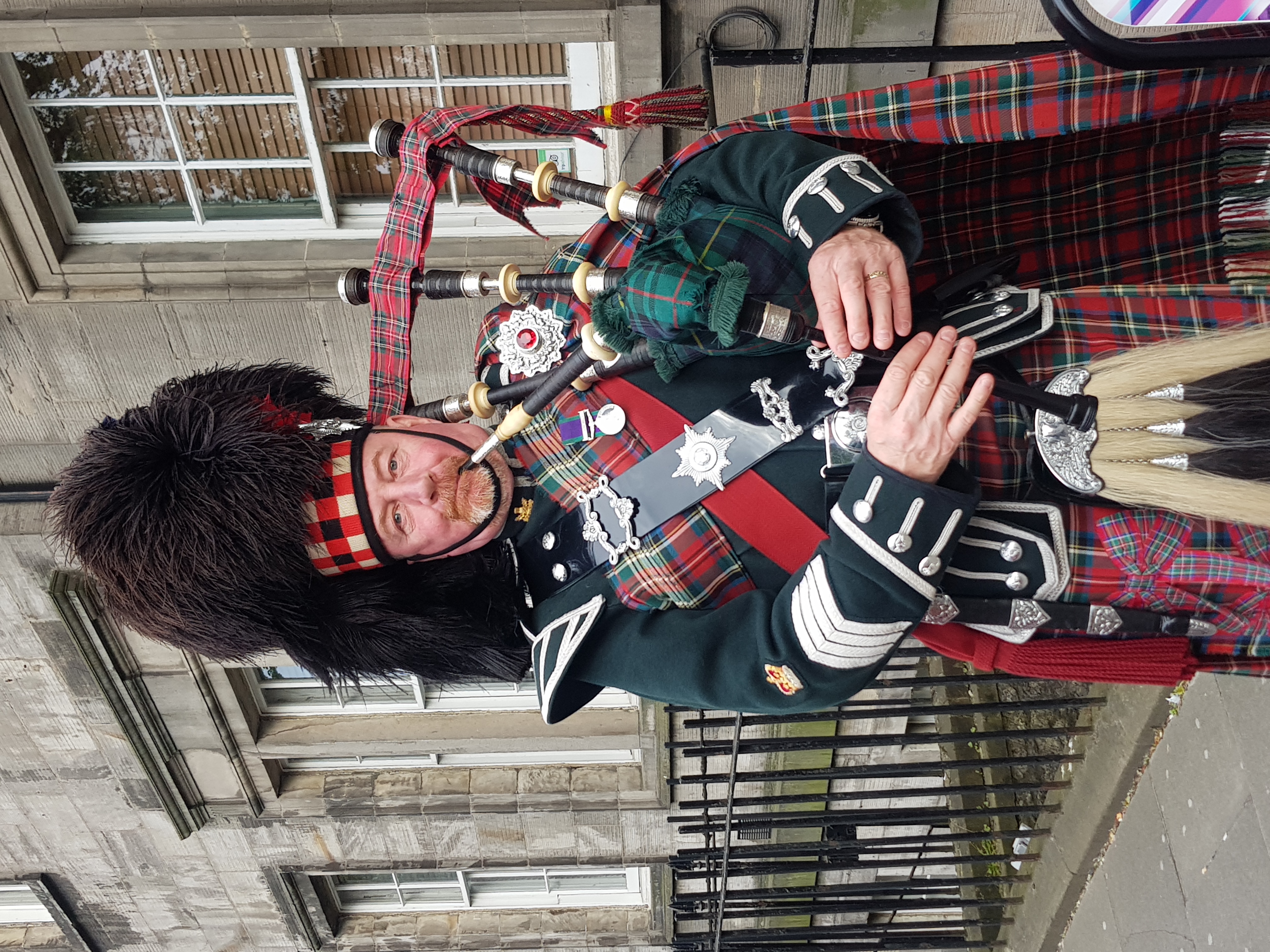expat-explore-tour-leader-laura-bagpiper