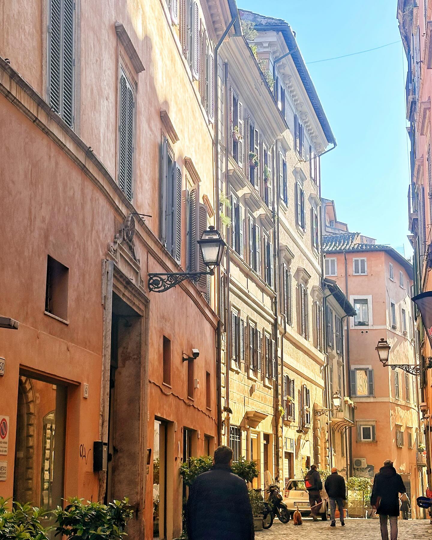 romeingwithsteph-stephanie-weber-tour-leader-travel-tips-street