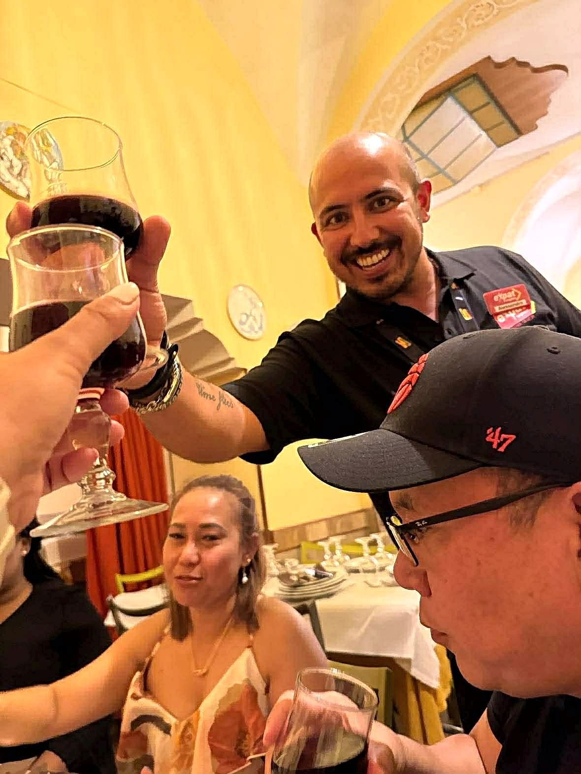 expat-explore-tour-leader-alessandro-drinks