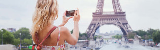 paris-eiffel-tower-tourist-taking-photograph