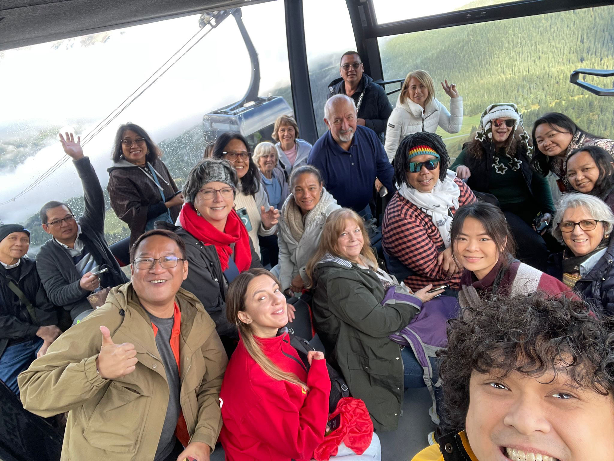 expat-explore-tour-leader-svetlana-gondola-switzerland