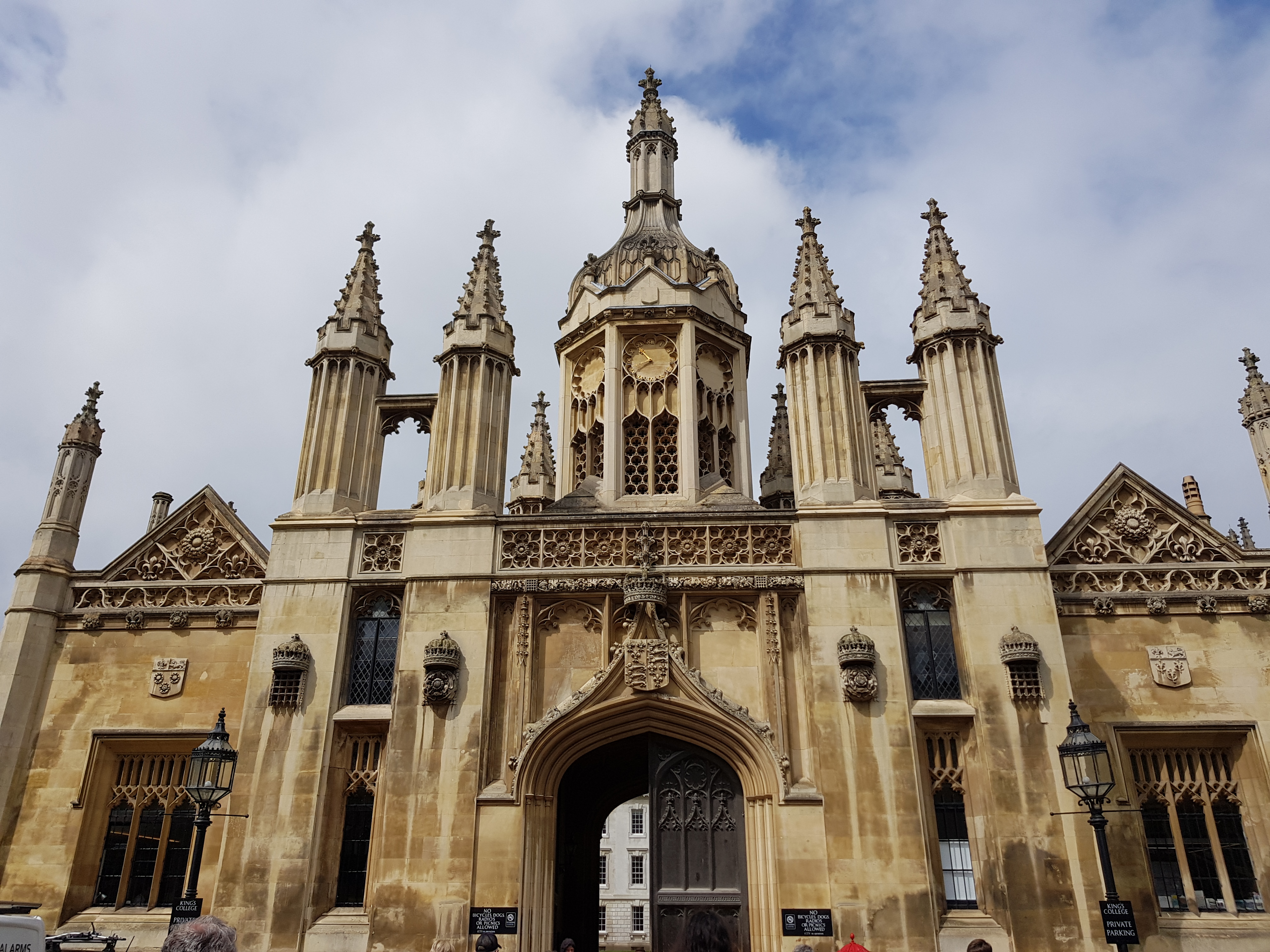 expat-explore-tour-leader-laura-camerbridge-college