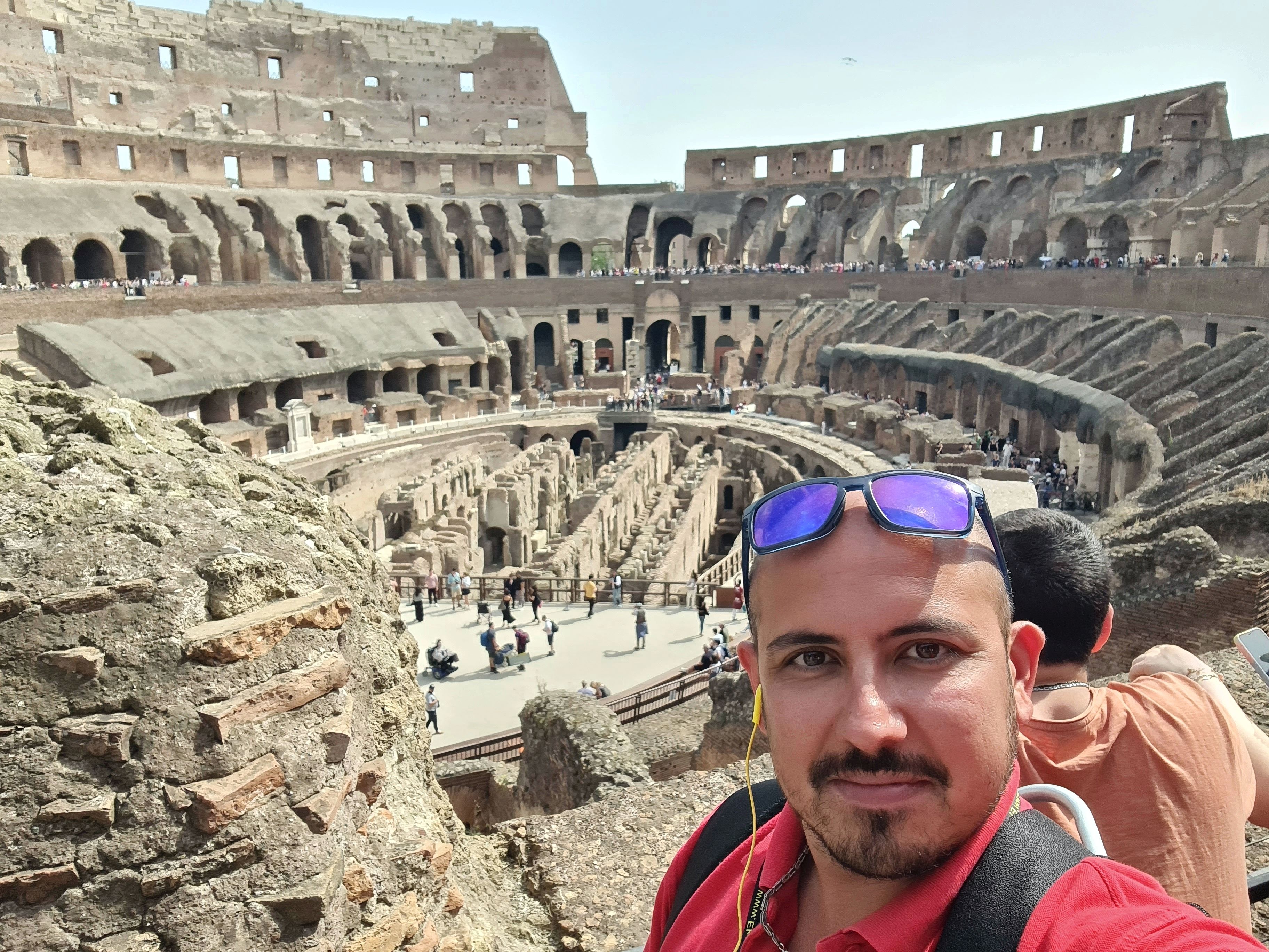 expat-explore-tour-leader-alessandro-colosseum