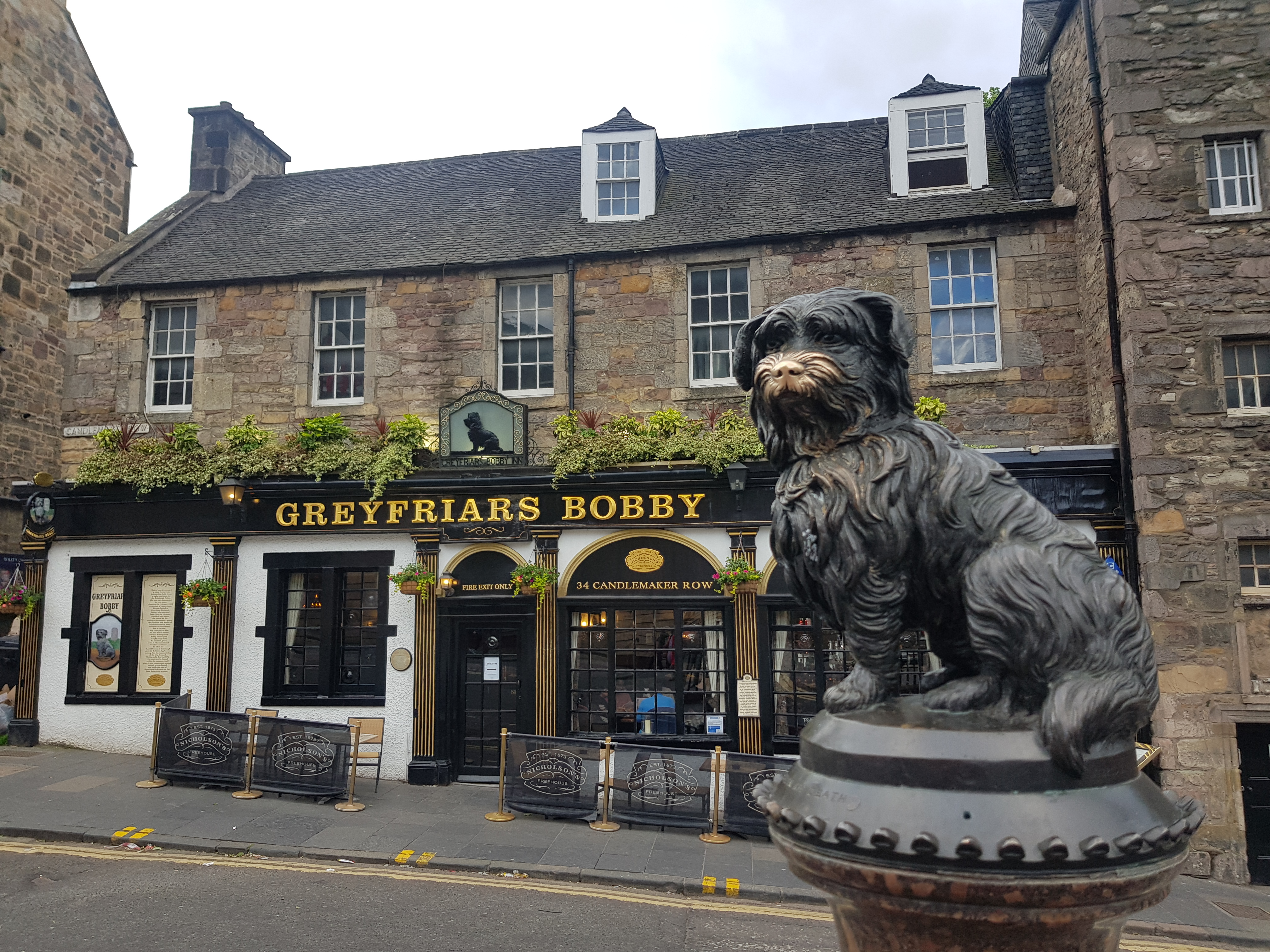 expat-explore-tour-leader-laura-greyfriars-bobby
