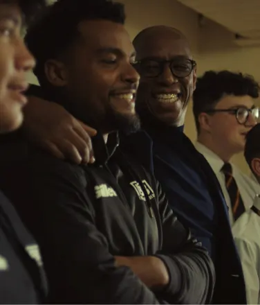 Ian Wright, který zahájil s Gillette vzdělávací program fotbal za hranicemi