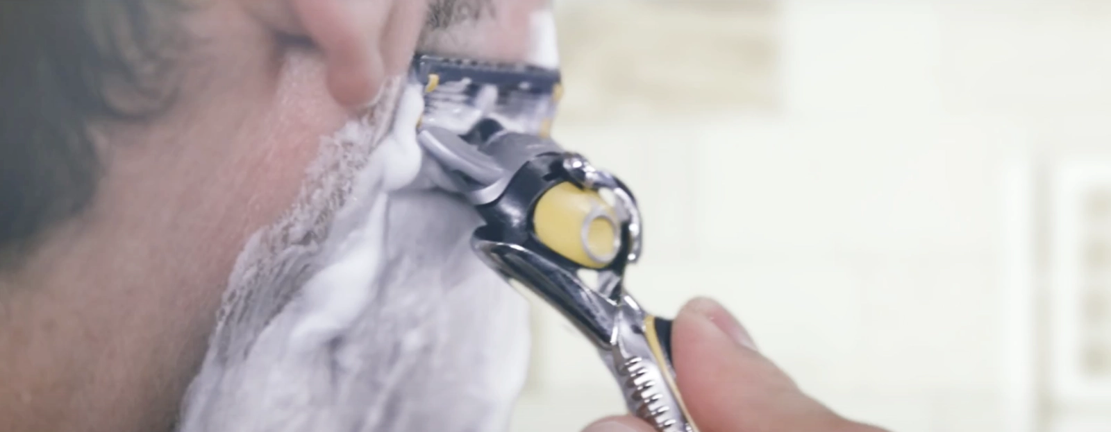 Tıraş Kızarıklığını Önleyin: Gillette Sabitleyici Bıçaklar