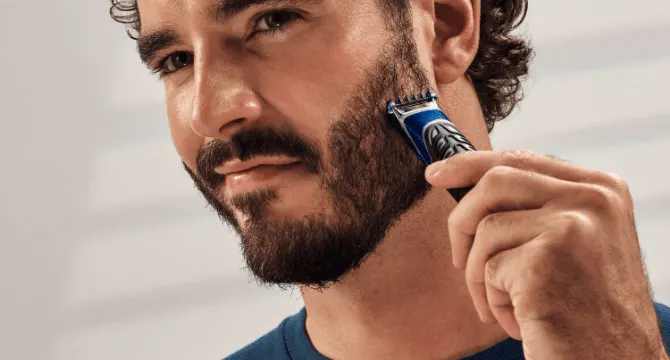 Dengeli düzeltme için 3'ü 1 arada Gillette Styler kullanın