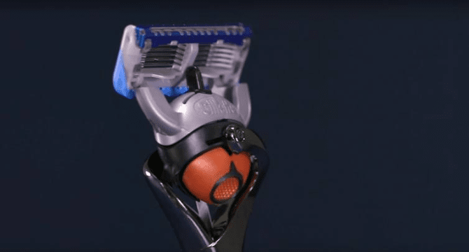 Gillette Fusion5 tıraş makineleri ileri hareket teknolojisi içerir