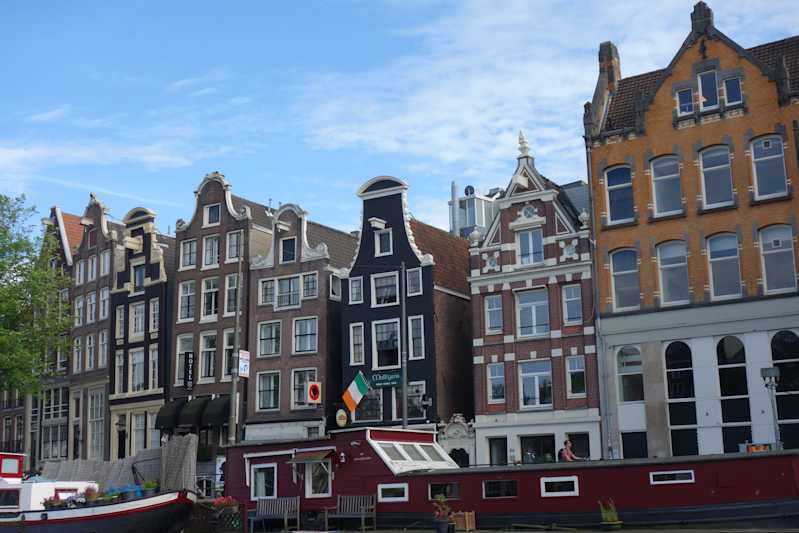 020-nummers in Amsterdam. Amsterdam is de hoofdstad van Nederland. De gemeente Amsterdam is naar inwonertal de grootste gemeente.