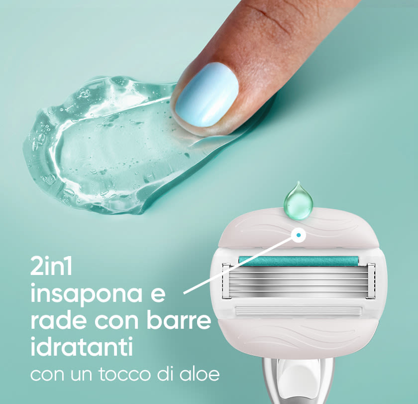Una mano con smalto blu tocca un gel all'aloe, su cui sono montate le lamette Gillette Venus PRO ComfortGlide Sensitive.