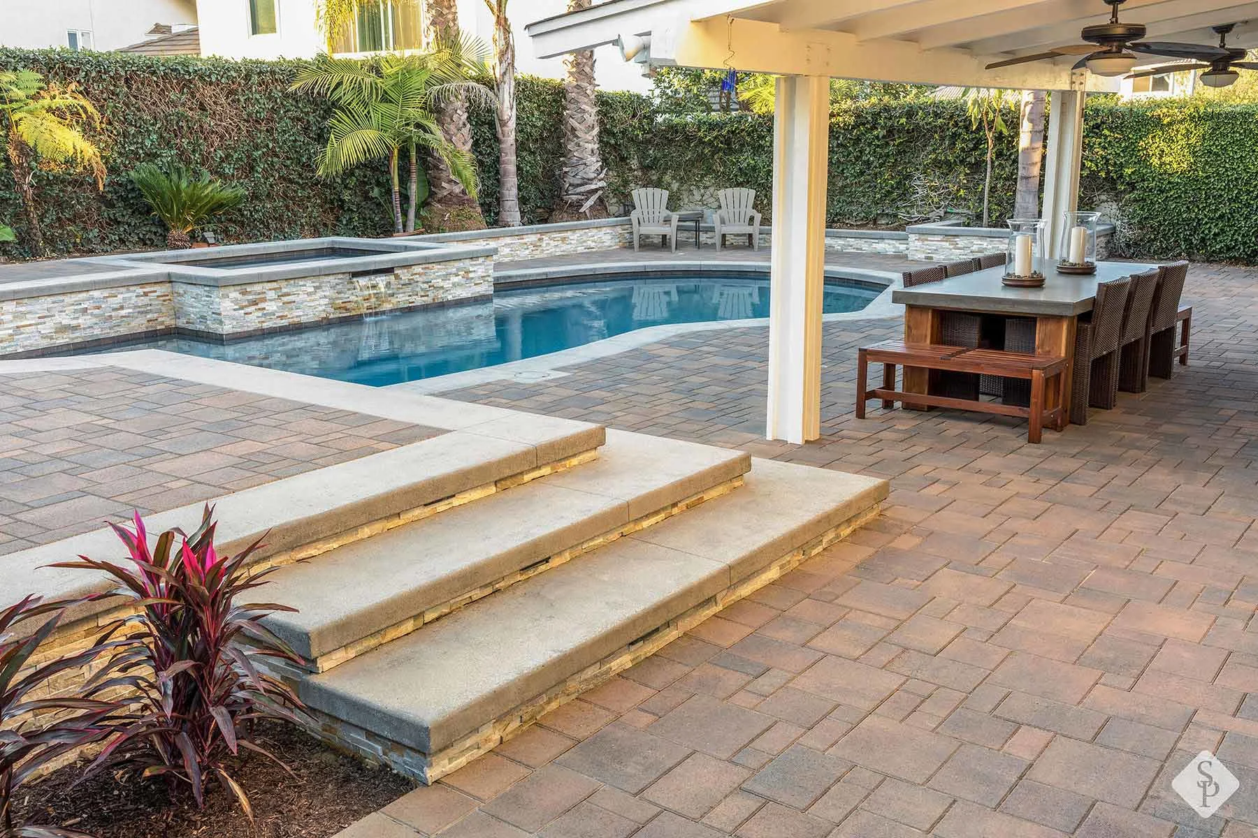 beautiful yard with pool