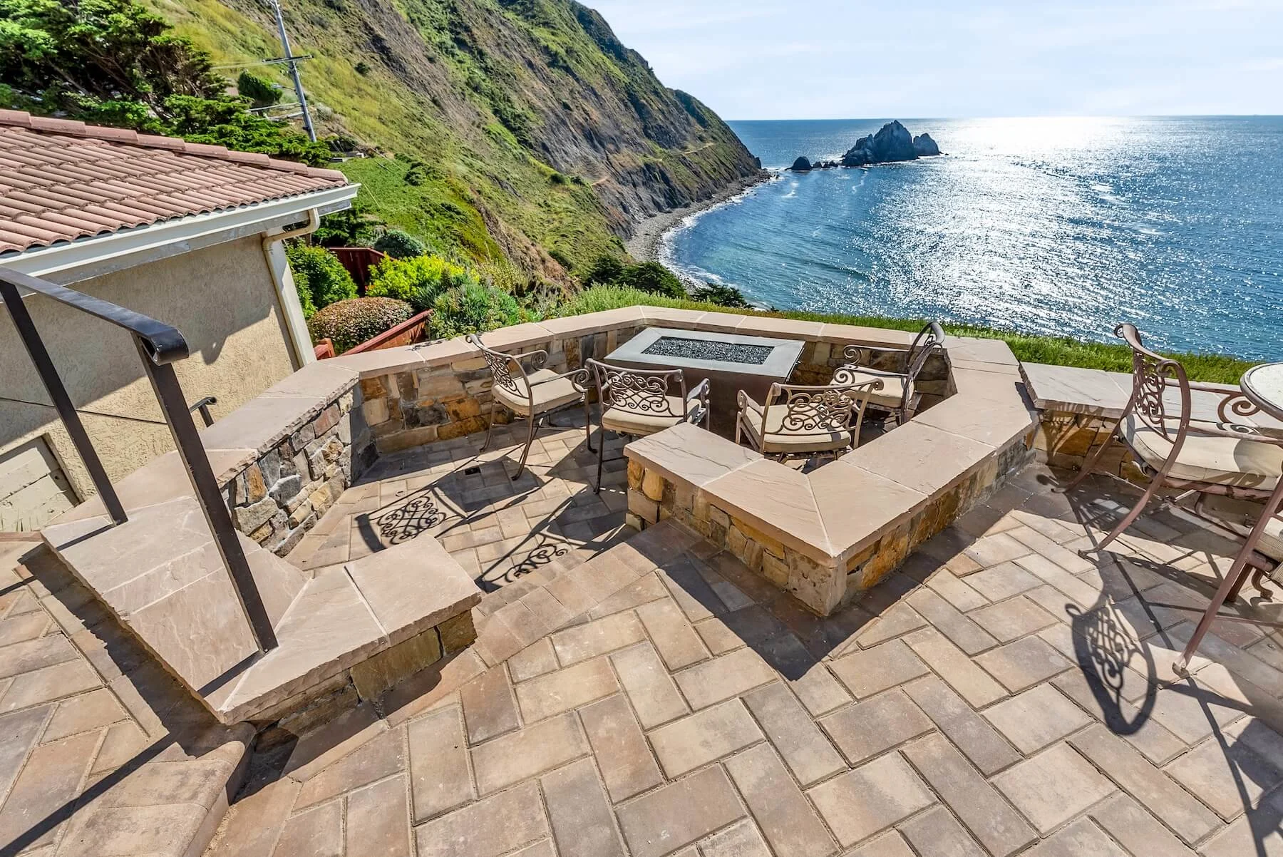 Neutral Hue Pavers California Beach Backyard Patio with Retaining Walls