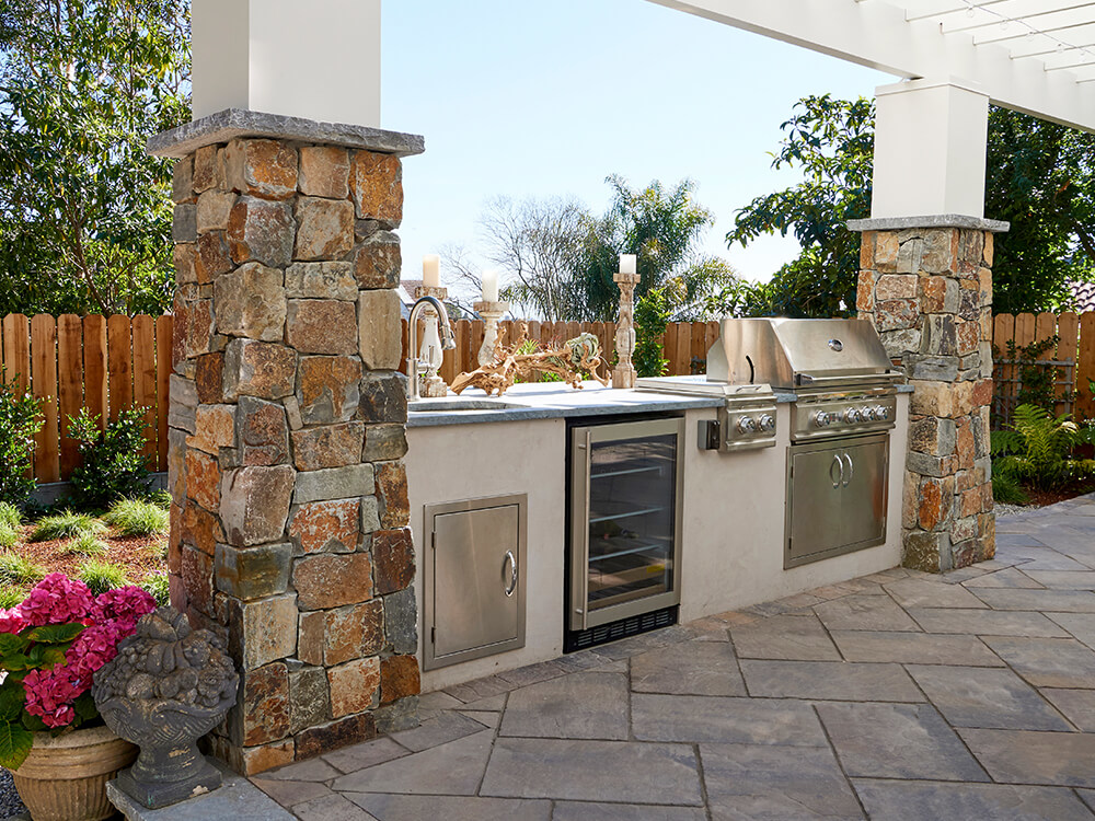Built-in outdoor kitchen in California with paver patio