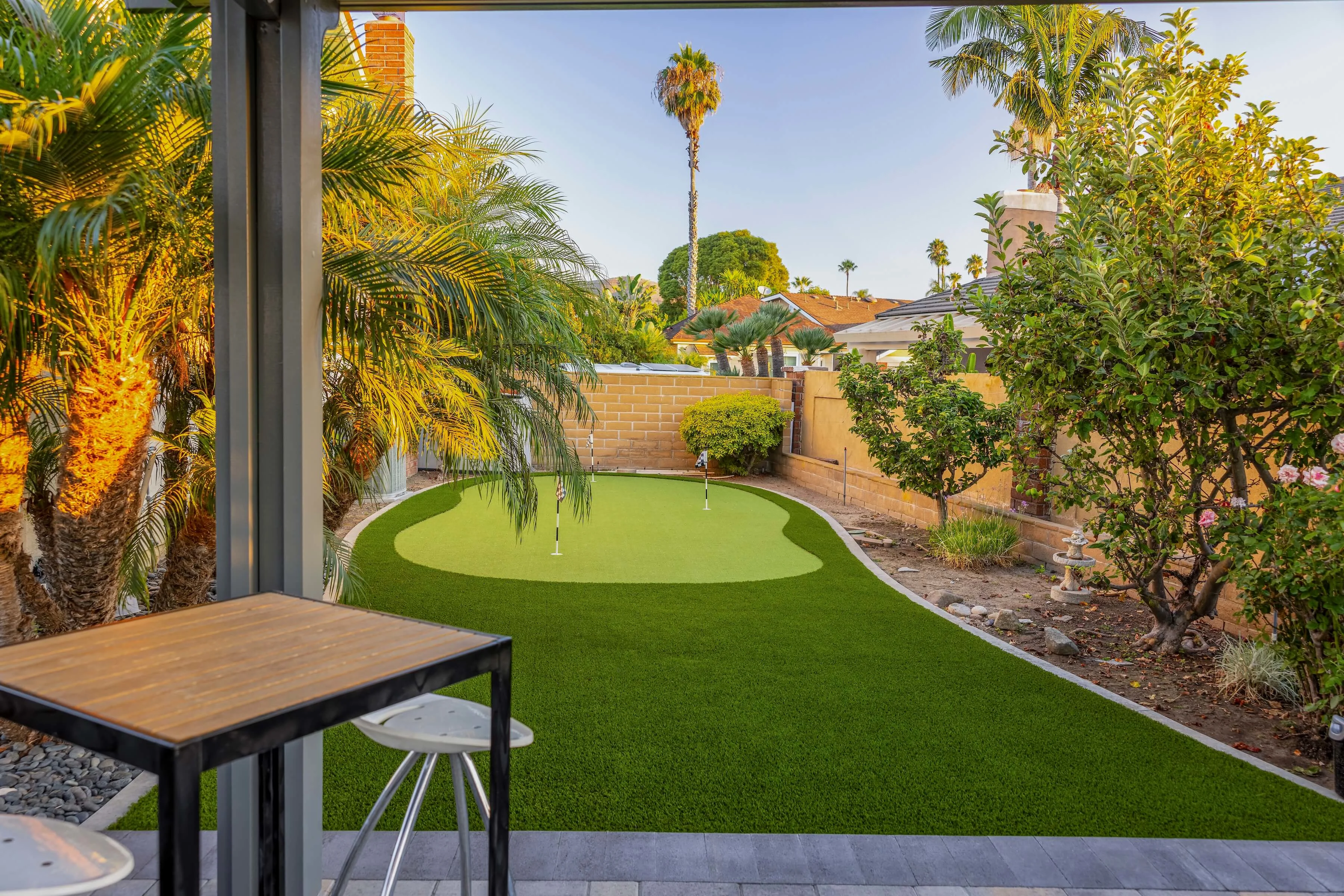 Beautiful synthetic turf putting green view