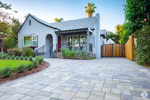 house with driveway pavers